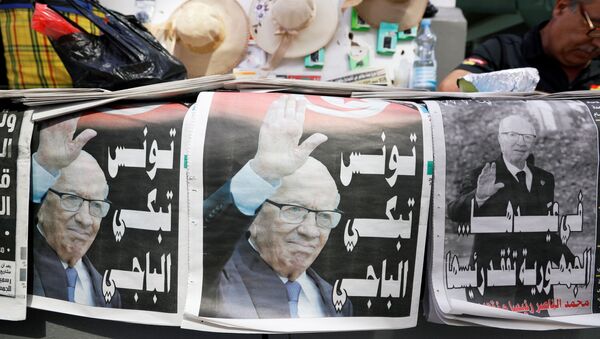 Des journaux locaux présentant une photo du Président tunisien Beji Caïd Essebsi à Tunis, en Tunisie, le 26 juillet 2019.  - Sputnik Afrique