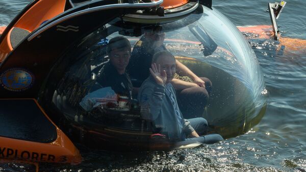 Vladimir Poutine réalise une descente au fond du golfe de Finlande à bord d’un sous-marin de poche - Sputnik Afrique