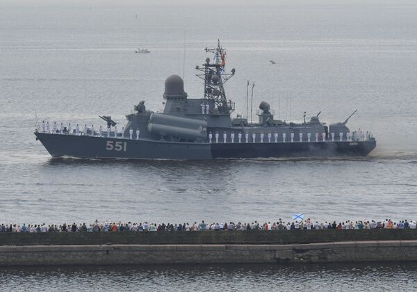 La Russie célèbre sa marine avec un défilé naval à Saint-Pétersbourg - vidéo La Russie célèbre sa marine avec un défilé naval à Saint-Pétersbourg - vidéo - Sputnik Afrique