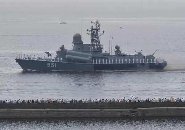 La Russie célèbre sa marine avec un défilé naval à Saint-Pétersbourg - vidéo La Russie célèbre sa marine avec un défilé naval à Saint-Pétersbourg - vidéo - Sputnik Afrique