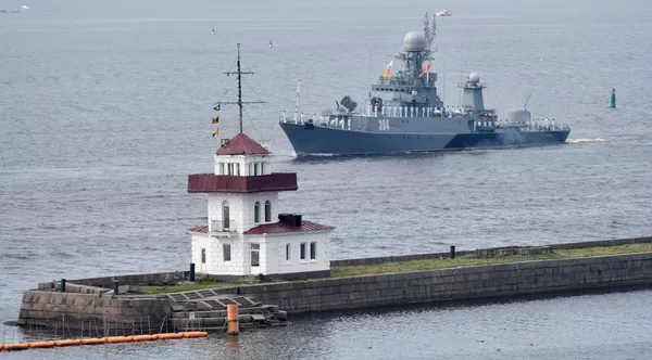 La Russie célèbre sa marine avec un défilé naval à Saint-Pétersbourg - vidéo La Russie célèbre sa marine avec un défilé naval à Saint-Pétersbourg - vidéo - Sputnik Afrique