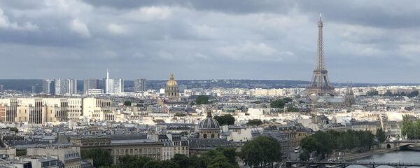 La tour Eiffel , vue aérienne de Paris - Sputnik Afrique