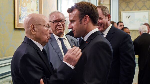 Le Président français Emmanuel Macron et son homologue algérien Abdelakder Bensalah à Tunis - Sputnik Afrique