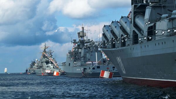 Des navires militaire russe lors d'un défile militaire  (image d'illustration) - Sputnik Afrique