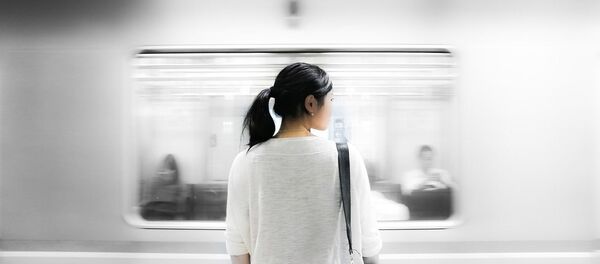 Une femme dans le métro - Sputnik Afrique