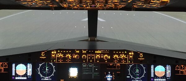 un cockpit d’un Airbus A320 кабина летчика самолет avion  - Sputnik Afrique