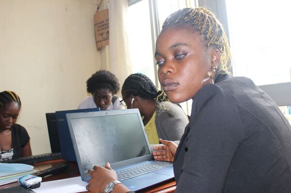 Les déficients visuels à l’école de l’informatique au Cameroun - Sputnik Afrique