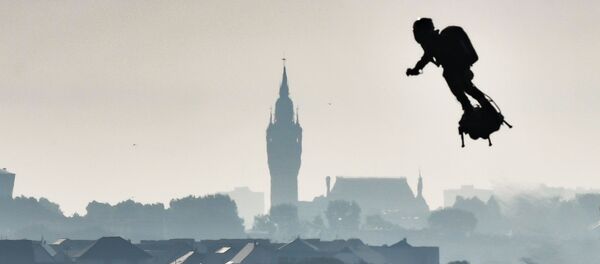 Franky Zapata lors de sa tentative de traverser la Manche en Flyboard  - Sputnik Afrique