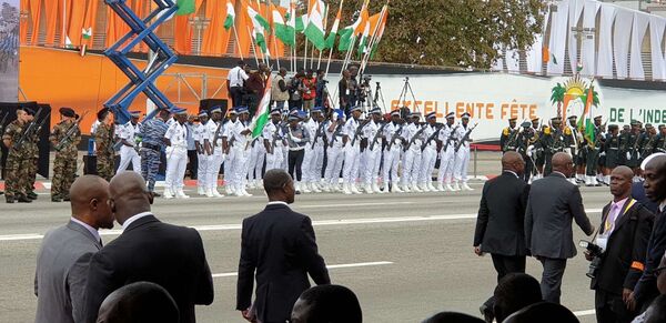 La Côte d’Ivoire fête les 59 ans de son indépendance par un défilé militaire– images - Sputnik Afrique