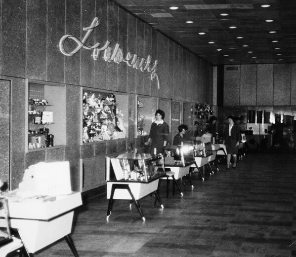 Des magasins Tax-Free à l’aéroport de Chérémétiévo, en 1964. - Sputnik Afrique