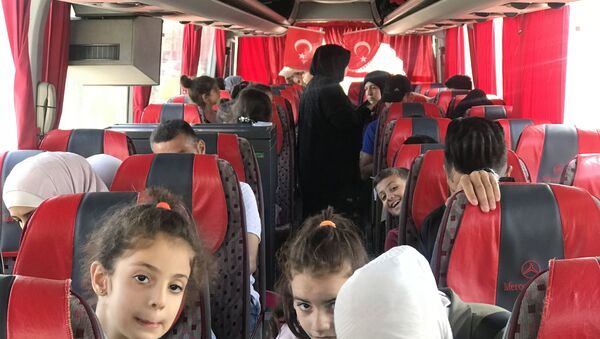 Des réfugiés syriens rentrent chez eux depuis la Turquie - Sputnik Afrique