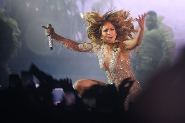 La chanteuse américaine Jennifer Lopez se produit lors du concert au stade VTB Arena – Stade central Dinamo, à Moscou. - Sputnik Afrique