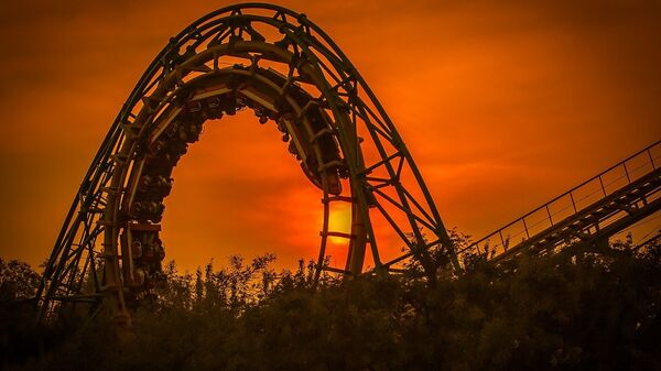 une attraction un parc d'attractions аттракцион парк аттракционов - Sputnik Afrique