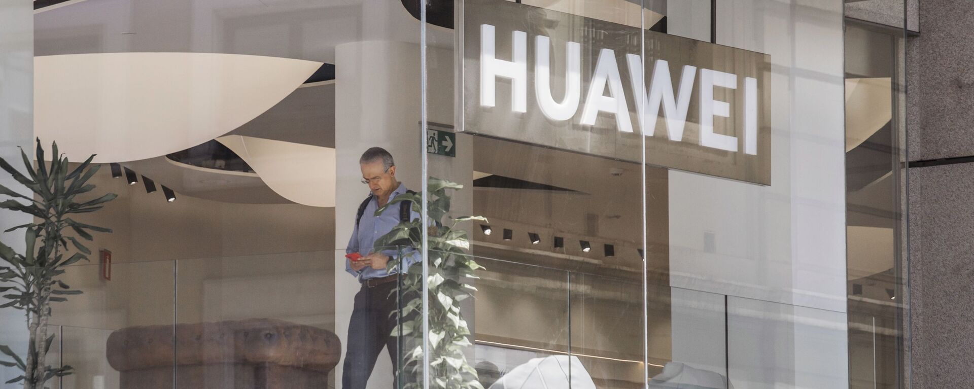 Флагманский магазин Huawei в Мадриде - Sputnik Afrique, 1920, 25.09.2021