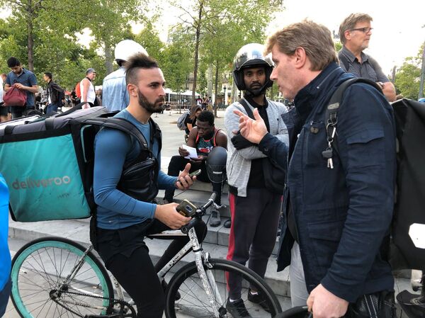 Les livreurs de Deliveroo en colère contre la précarisation grandissante - Sputnik Afrique
