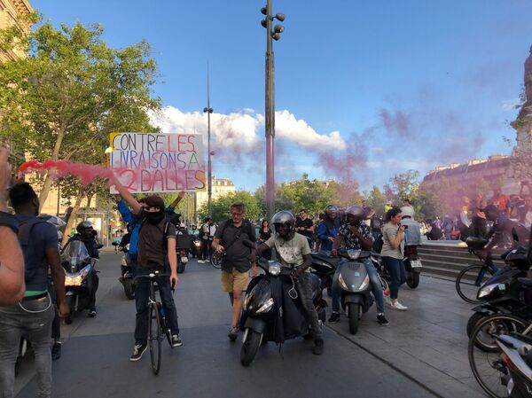 Les livreurs de Deliveroo en colère contre la précarisation grandissante - Sputnik Afrique