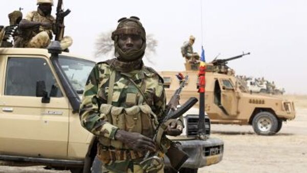 Un militaire tchadien lors d'un affrontement avec le groupe rebelle Boko Haram au Nigeria - Sputnik Afrique