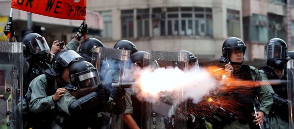 La police de Hong Kong utilise du gaz lacrymogène contre les manifestants - Sputnik Afrique