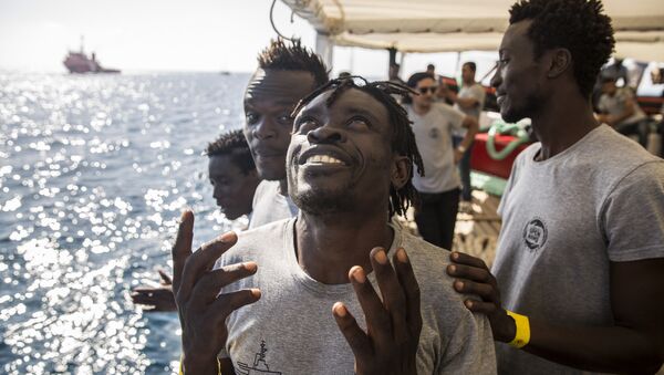 Des migrants à bord de l'Open Arms (archive photo) - Sputnik Afrique