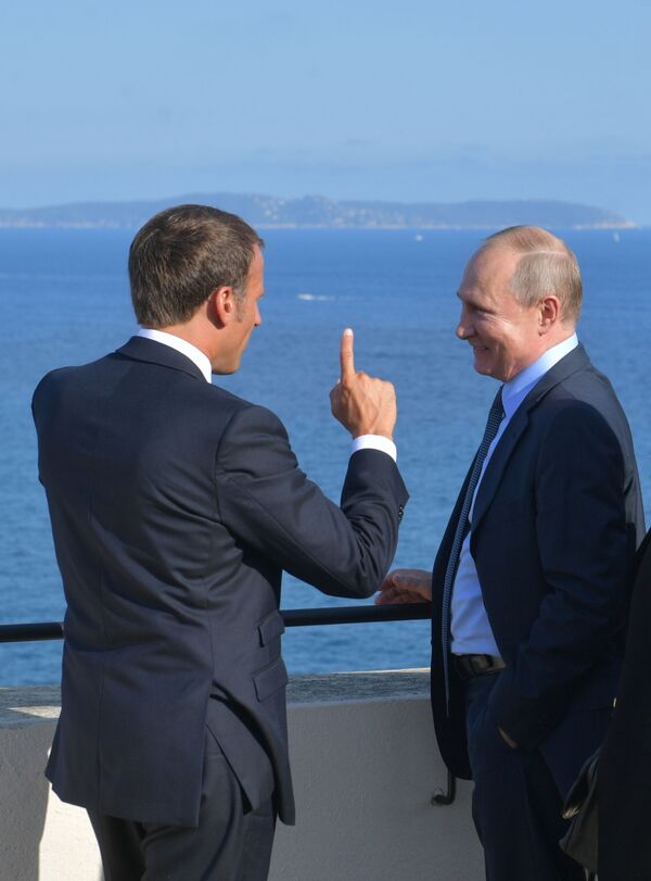 Rencontre Macron-Poutine en France
 - Sputnik Afrique