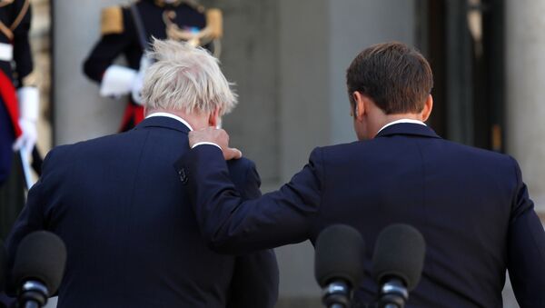 Boris Johnson et Emmanuel Macron - Sputnik Afrique