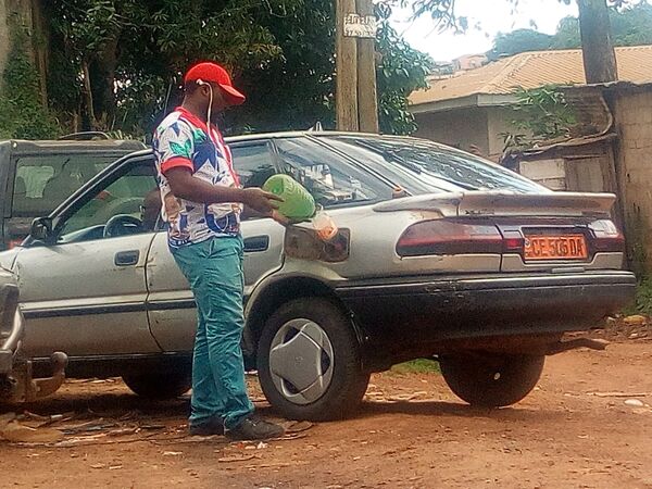 A Yaoundé, le trafic de zoua zoua est en «super» forme A Yaoundé, le trafic de zoua zoua est en «super» forme - Sputnik Afrique