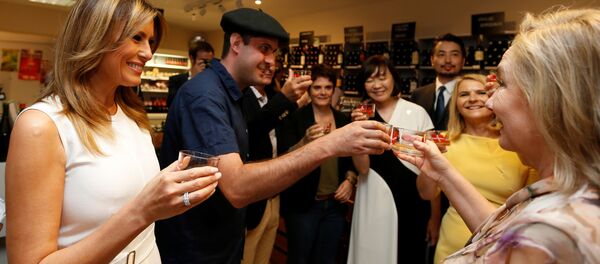 Les premières dames des dirigeants des pays du G7 lors d'une dégustation de vin à Espelette - Sputnik Afrique