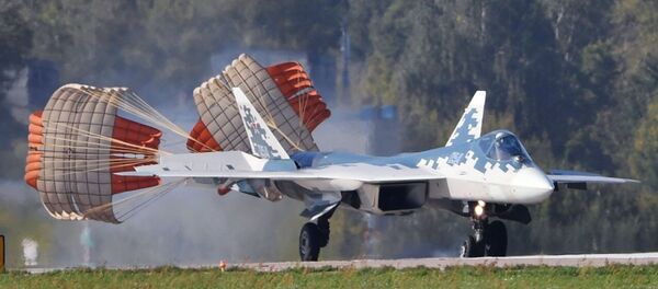Un chasseur multirôle Su-57 atterrit sur l'aérodrome de Joukovski - Sputnik Afrique