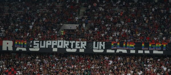 De nouveaux chants homophobes perturbent un match Nice-Marseille  - Sputnik Afrique