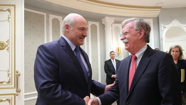 Alexandre Loukachenko et John Bolton  - Sputnik Afrique