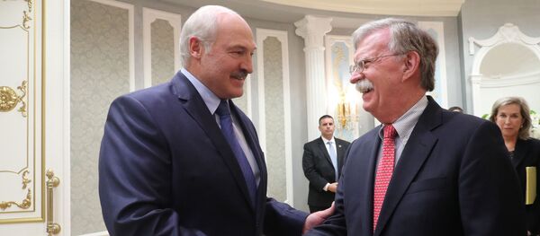 Alexandre Loukachenko et John Bolton  - Sputnik Afrique