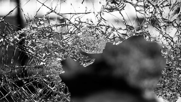 une vitre brisée (image d'illustration) - Sputnik Afrique