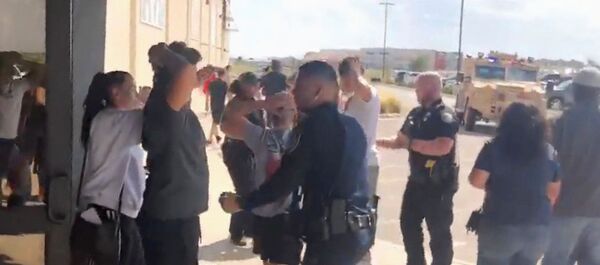 People are evacuated from Cinergy Odessa cinema following a shooting in Odessa, Texas, U.S. in this still image taken from a social media video August 31, 2019. - Sputnik Afrique