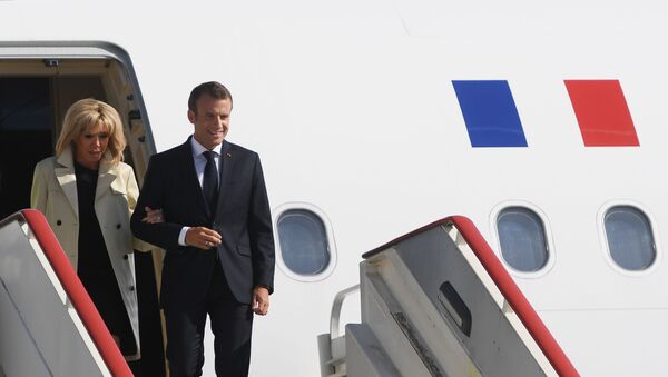 Emmanuel et Brigitte Macron lors de leur visite à Saint-Pétersbourg en mai 2018. Archive - Sputnik Afrique