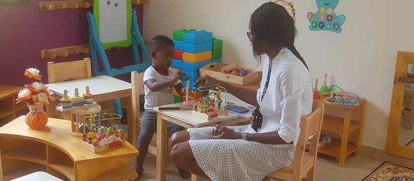 Un apprenant à la découverte de la pédagogie Montessori Un apprenant à la découverte de la pédagogie Montessori - Sputnik Afrique