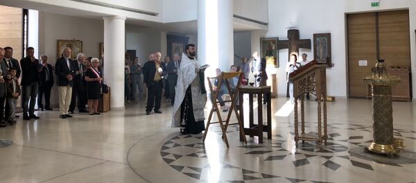 A Paris, dans la Cathédrale de la Sainte-Trinité à Quai Branly, une messe orthodoxe mémorielle pour le souvenir des victimes d’acte terroriste à Beslan en 2004  - Sputnik Afrique