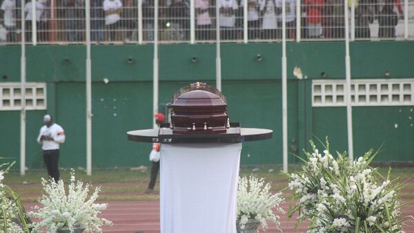 Le cercueil de DJ Arafat présenté au public du stade Félix Houphouët-Boigny - Sputnik Afrique