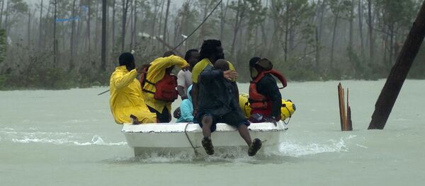 Le sauvetage d'une famille aux Bahamas - Sputnik Afrique