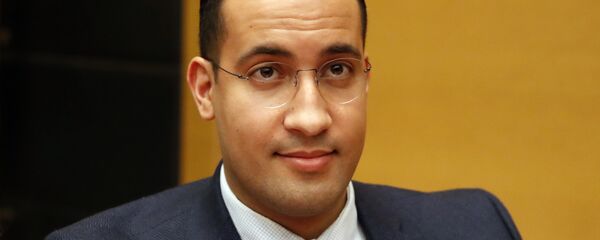 Former President Macron's security aide Alexandre Benalla appears before the French Senate Laws Commission prior to his hearing, in Paris Monday, Jan.21, 2019. Benalla has been taken into police custody last week in an investigation of possible misuse of diplomatic passports and then released. (AP Photo/Christophe Ena) Former President Macron's security aide Alexandre Benalla appears before the French Senate Laws Commission prior to his hearing, in Paris Monday, Jan.21, 2019. Benalla has been taken into police custody last week in an investigation of possible misuse of diplomatic passports and then released. (AP Photo/Christophe Ena) - Sputnik Afrique