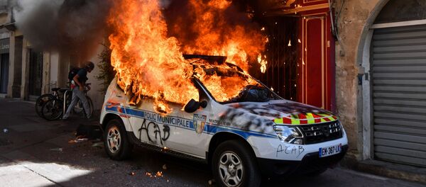 Une voiture de police à Montpellier lors de l'acte 43 des Gilets jaunes, le 7 septembre 2019 - Sputnik Afrique