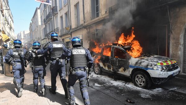  Une voiture de police incendiée à Montpellier - Sputnik Afrique