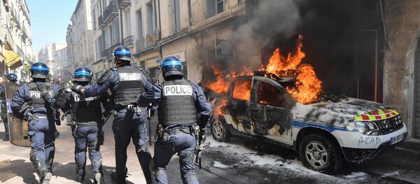  Une voiture de police incendiée à Montpellier - Sputnik Afrique