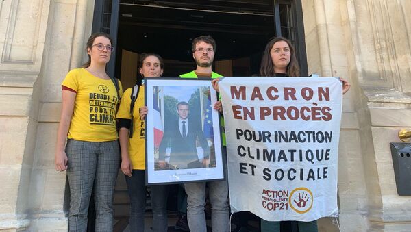 Décrochage des portraits de Macron: l’action de ANV COP 21 en soutien aux militants jugés aujourd'hui au TGI - Sputnik Afrique