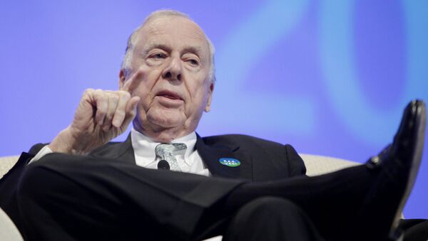 Legendary Texas oil and gas executive T. Boone Pickens discusses his energy plan at the American Wind Energy Association conference Wednesday, May 6, 2009, in Chicago.  - Sputnik Afrique