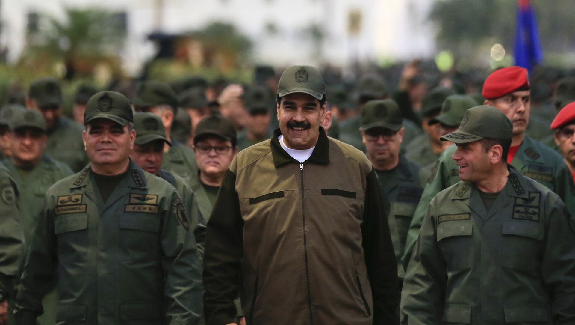 Nicolas Maduro passe en revue des troupes vénézuéliennes - Sputnik Afrique, 1920, 07.04.2021