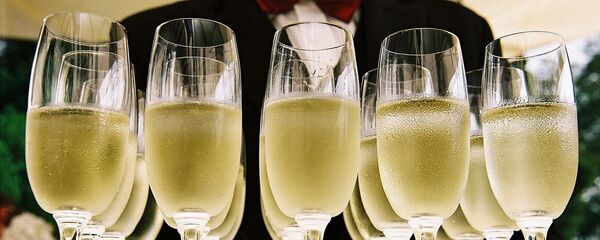 Des flûtes de champagne - Sputnik Afrique