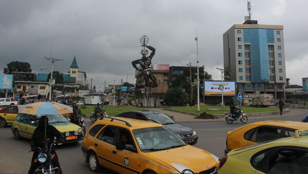 Une vue du rond-point Deido à Douala - Sputnik Afrique