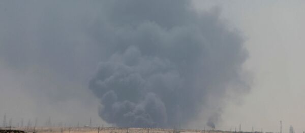 Smoke is seen following a fire at Aramco facility in the eastern city of Abqaiq, Saudi Arabia, September 14, 2019. REUTERS/Stringer - Sputnik Afrique