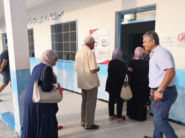 Présidentielle en Tunisie: quand les doigts encrés font office de code promo - Sputnik Afrique