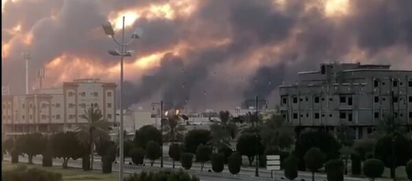 Incendie dans une usine Aramco à Abqaiq, en Arabie Saoudite, le 14 septembre 2019 - Sputnik Afrique